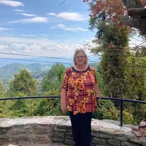 Meet your Posher, Debbie